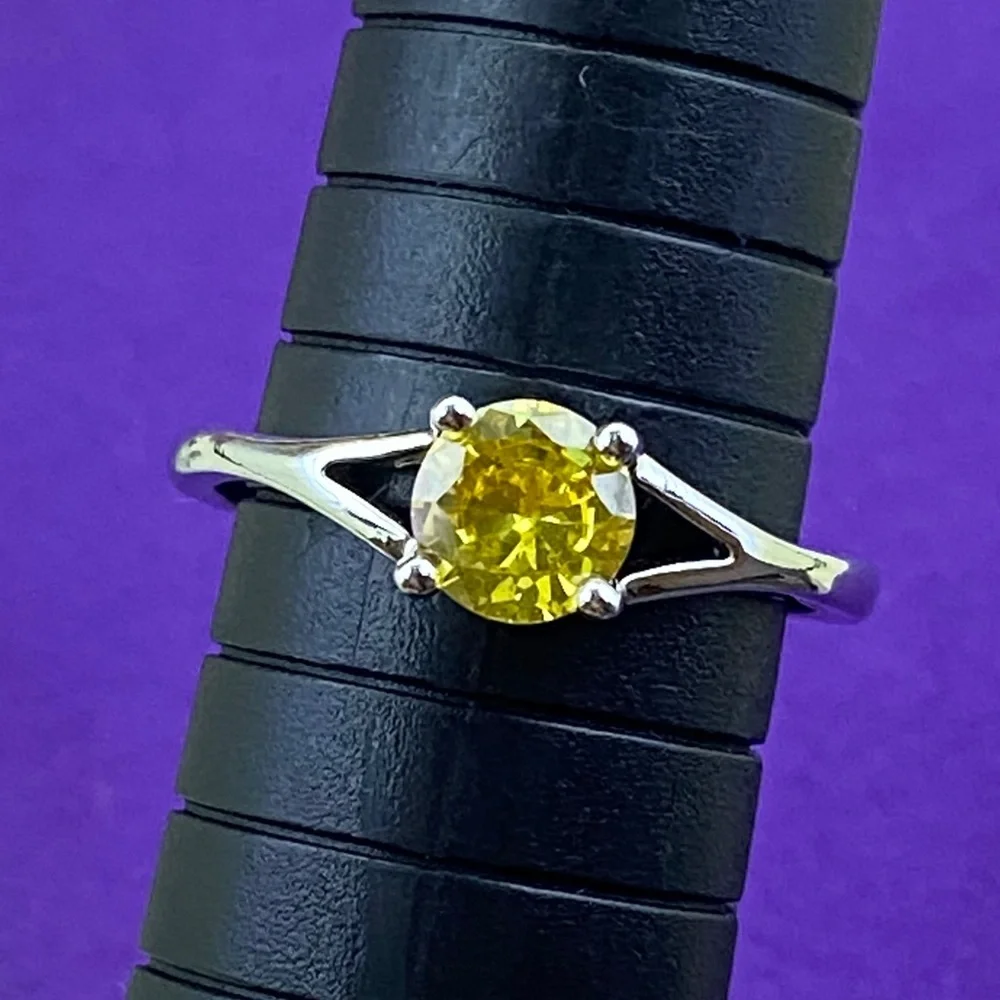 💛 Classic Silver Tone Brilliant Cut Yellow CZ Solitaire Minimalist Ring - Picture 7 of 7